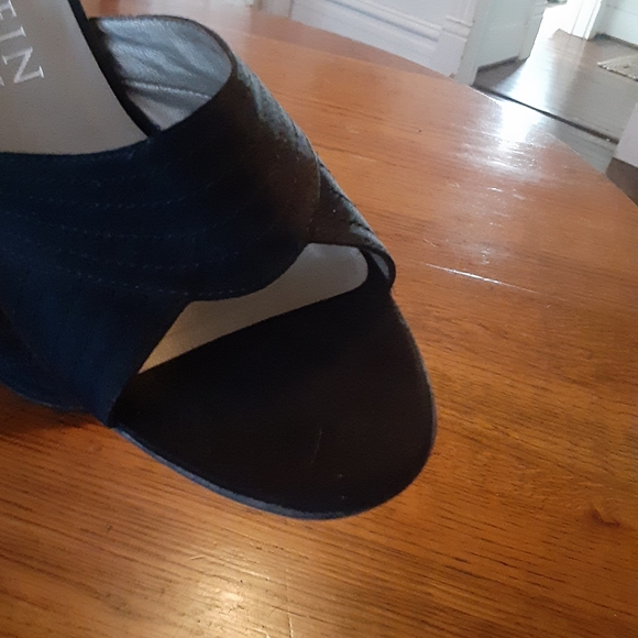 Shoes - Picture 4 of 5